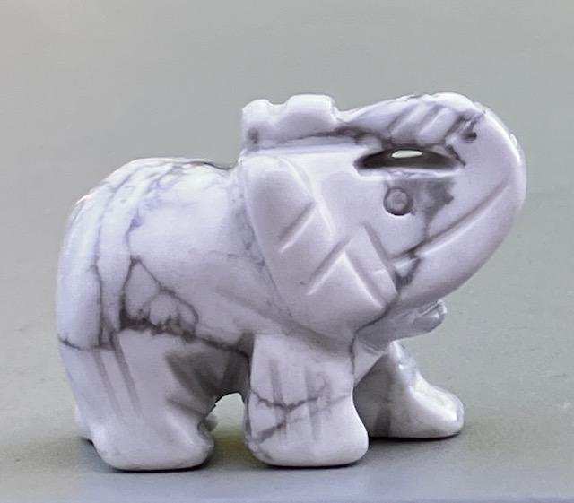 Eléphant Howlite