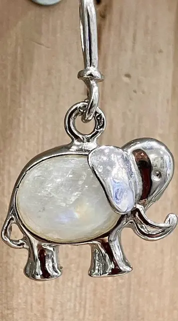 Pendentif Eléphant en Pierre de Lune