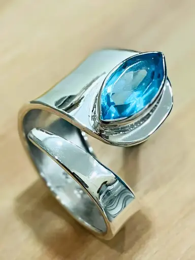 Bague Topaze bleue facettée en Argent 925